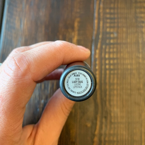 NWT MAC Lustre Lipstick in Lady Bug - Picture 9 of 9